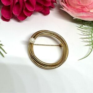 VINTAGE⚜️ Real Cultured Pearl Circle Brooch